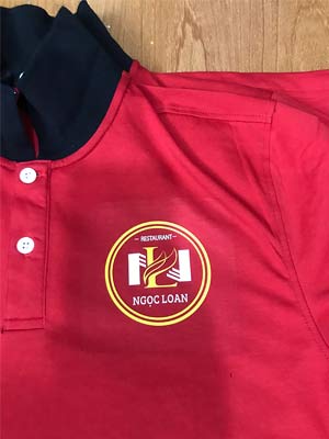 Áo phông màu đỏ Nhà hàng Ngọc Loan